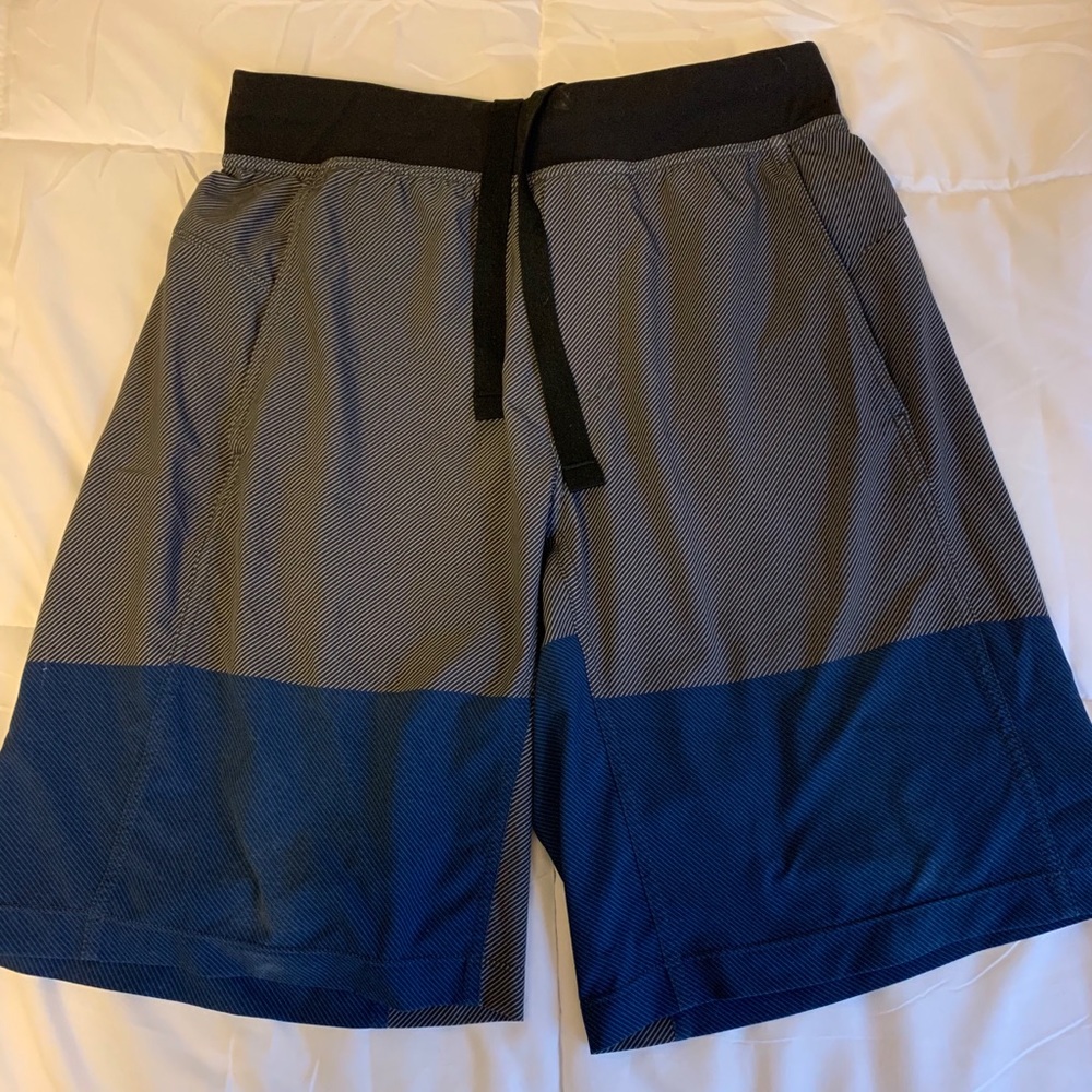 Men’s Lululemon shorts 9” - Picture 2 of 3